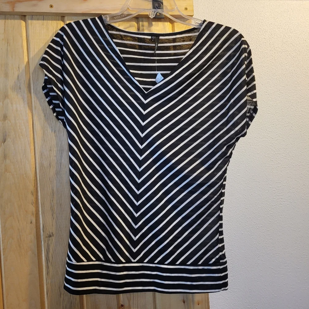 Maurices short sleeve tee shirt - Picture 1 of 3